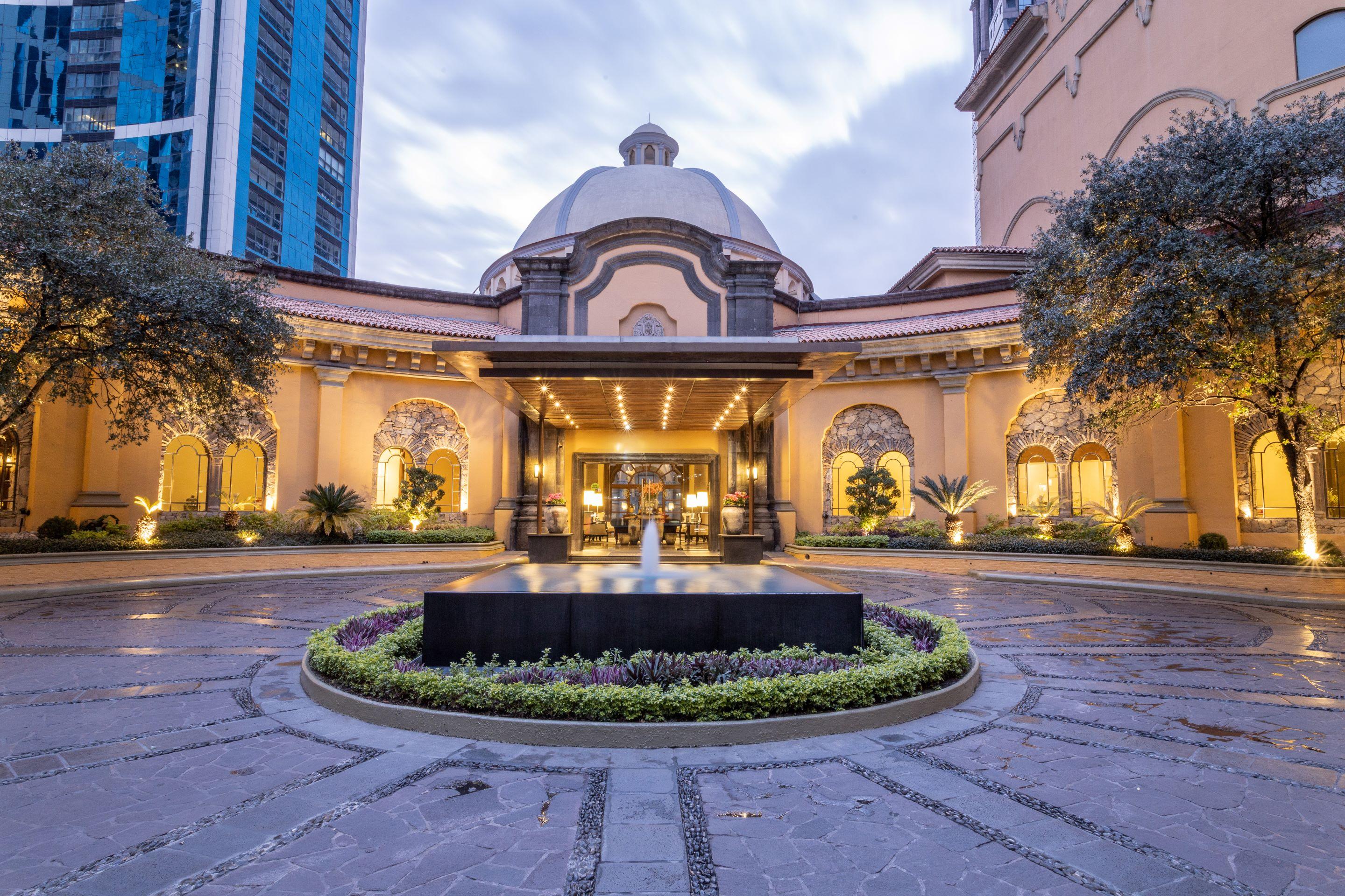 Отель Quinta Real Monterrey San Pedro Garza Garcia Экстерьер фото
