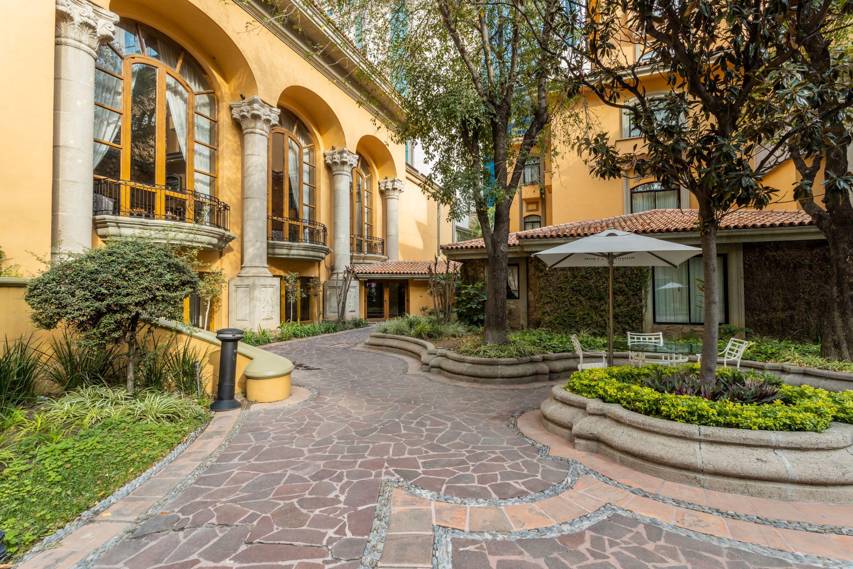 Отель Quinta Real Monterrey San Pedro Garza Garcia Экстерьер фото